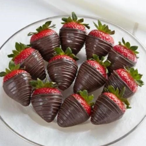 12 dark chocolate-covered strawberries in a premium gift box, available for delivery in Bogotá and Medellín