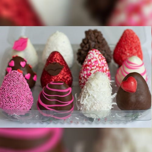 12 romantic chocolate-dipped strawberries in a gift box, available for delivery in Bogotá