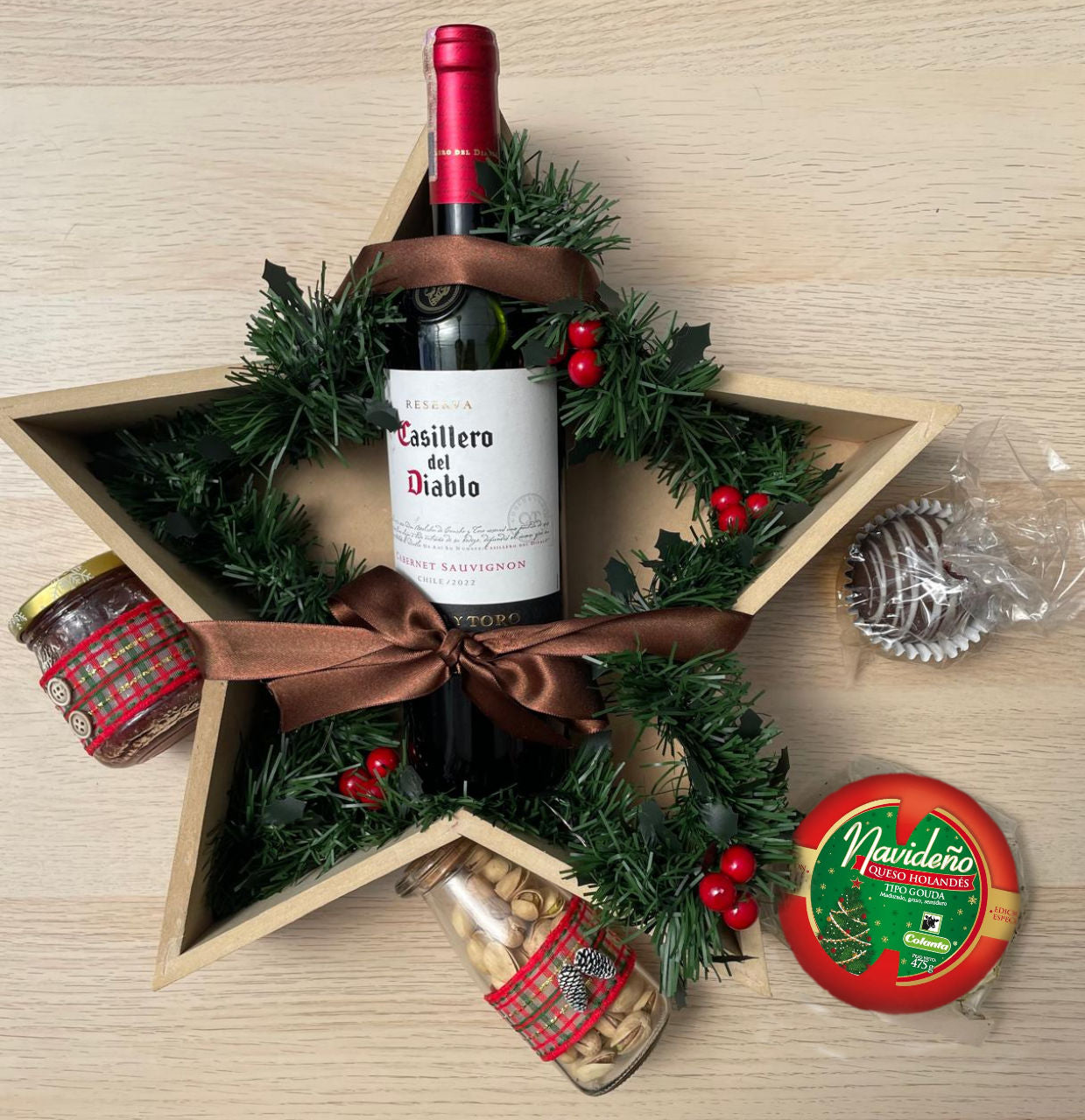 Christmas Star Basket with Wine, Dutch Cheese & Chocolates