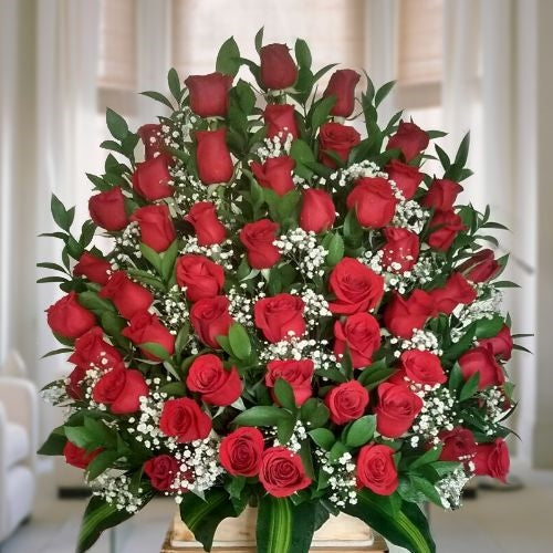 Four dozen red roses in a vase – same-day delivery to Medellín and Bogotá