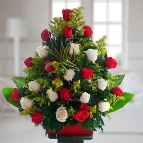 Two dozen red and white roses in a wooden vase, available for delivery in Bogotá, Medellín, and Cali